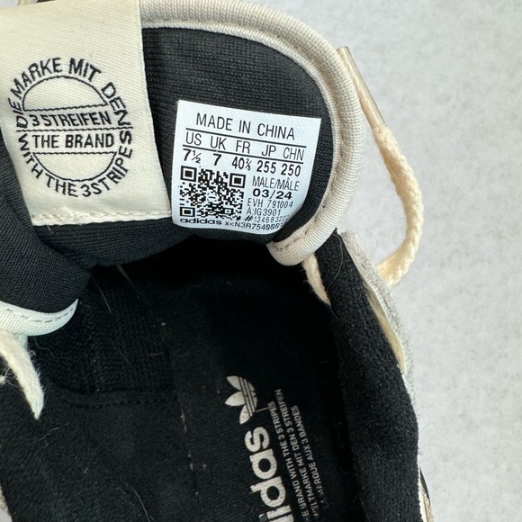 EUC Adidas FORUM LOW CL SHOES Black and Cream Size 7.5 - Picture 2 of 8